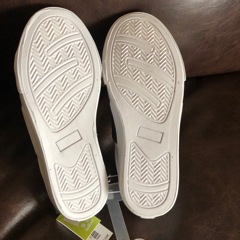Crazy 8 kids Shoes New with tags - Picture 7 of 8
